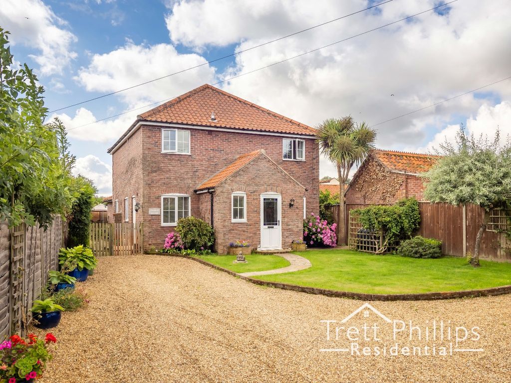 3 bed detached house for sale in New Road, Sutton, Norwich, Norfolk NR12, £475,000