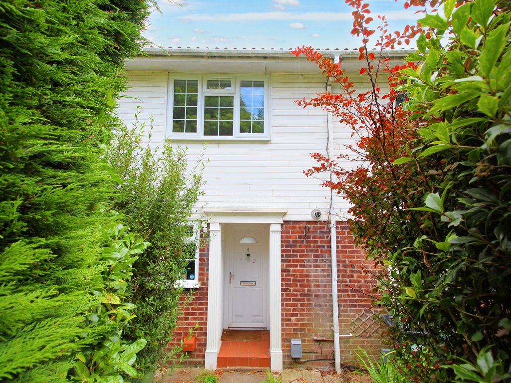 2 bed terraced house for sale in Worplesdon Road, Guildford GU3, £340,000