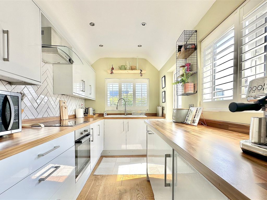 2 bed terraced house for sale in Avondale Road, Bath BA1, £400,000