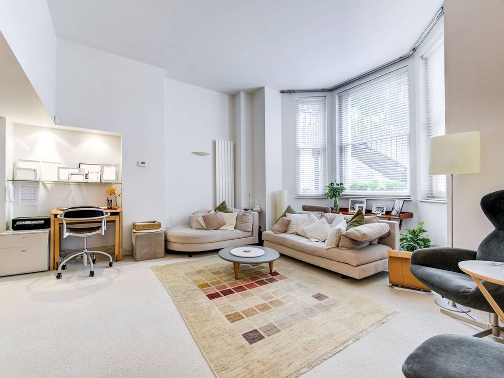 2 bed flat for sale in Earls Court Square, Earls Court, London SW5, £1,375,000