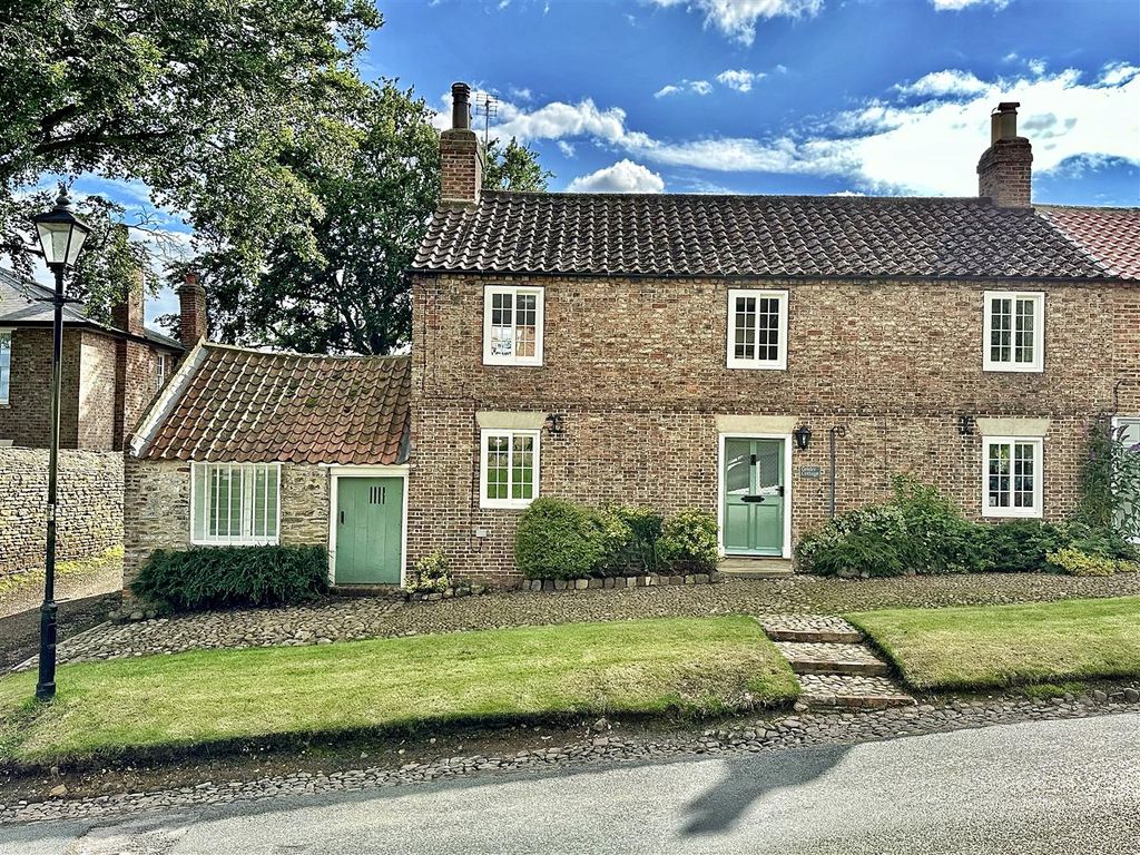 3 bed end terrace house for sale in Church Hill, Crayke, York YO61, £575,000