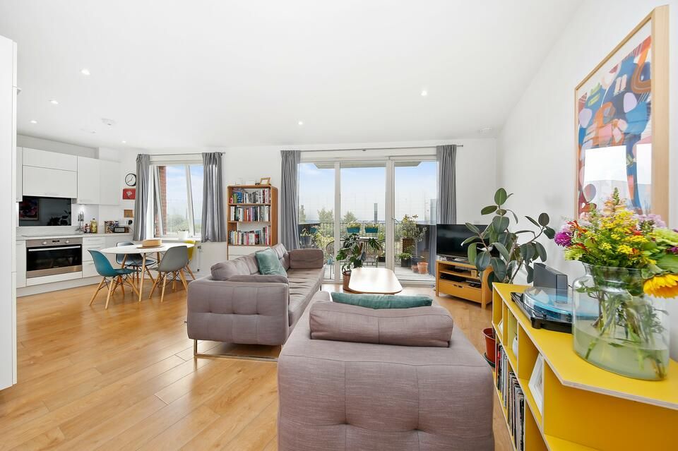 2 bed flat for sale in Navigation Road, London E3, £420,000