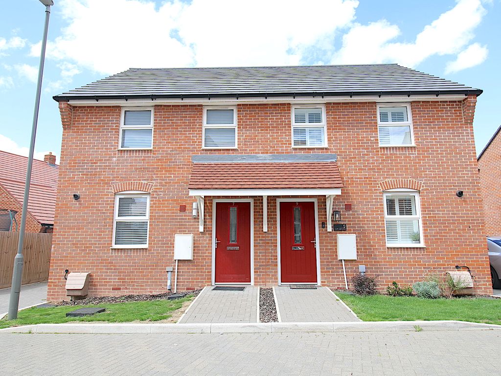 3 bed semi-detached house for sale in Portland Close, Aylesbury HP22, £399,950