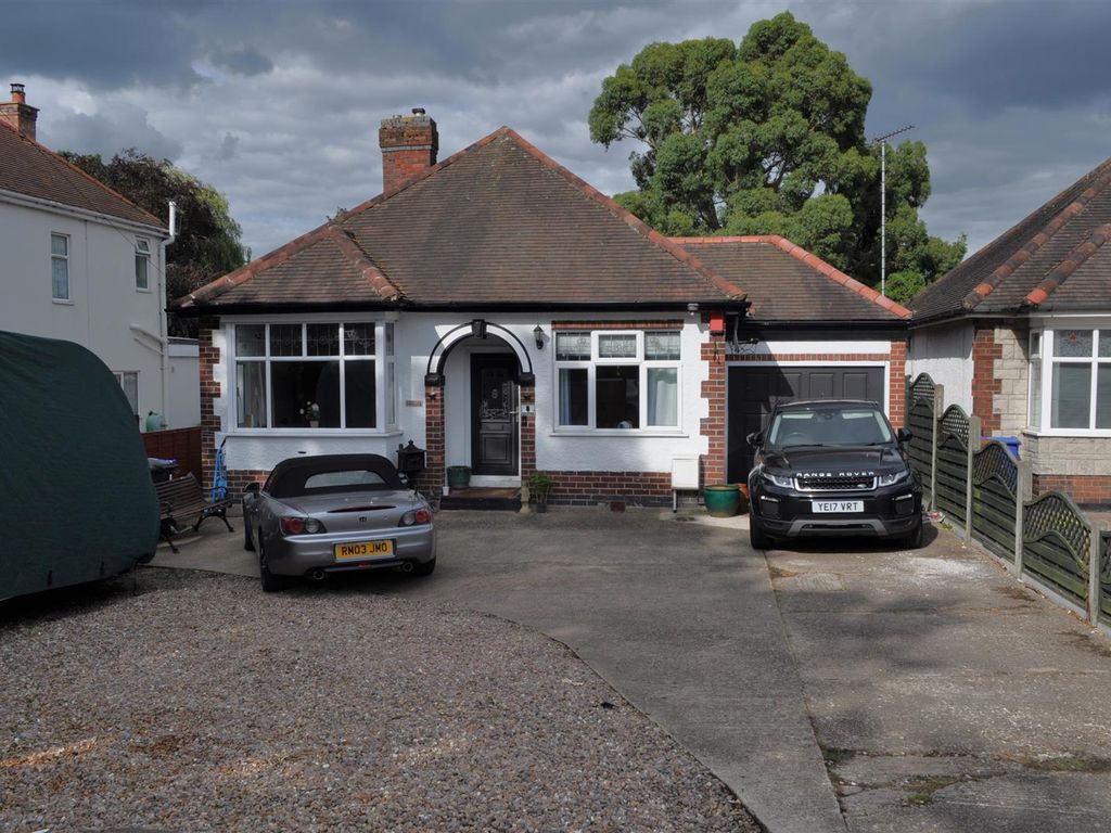 3 bed detached bungalow for sale in Dovecliff Road, Stretton, Burton On Trent DE13, £395,000