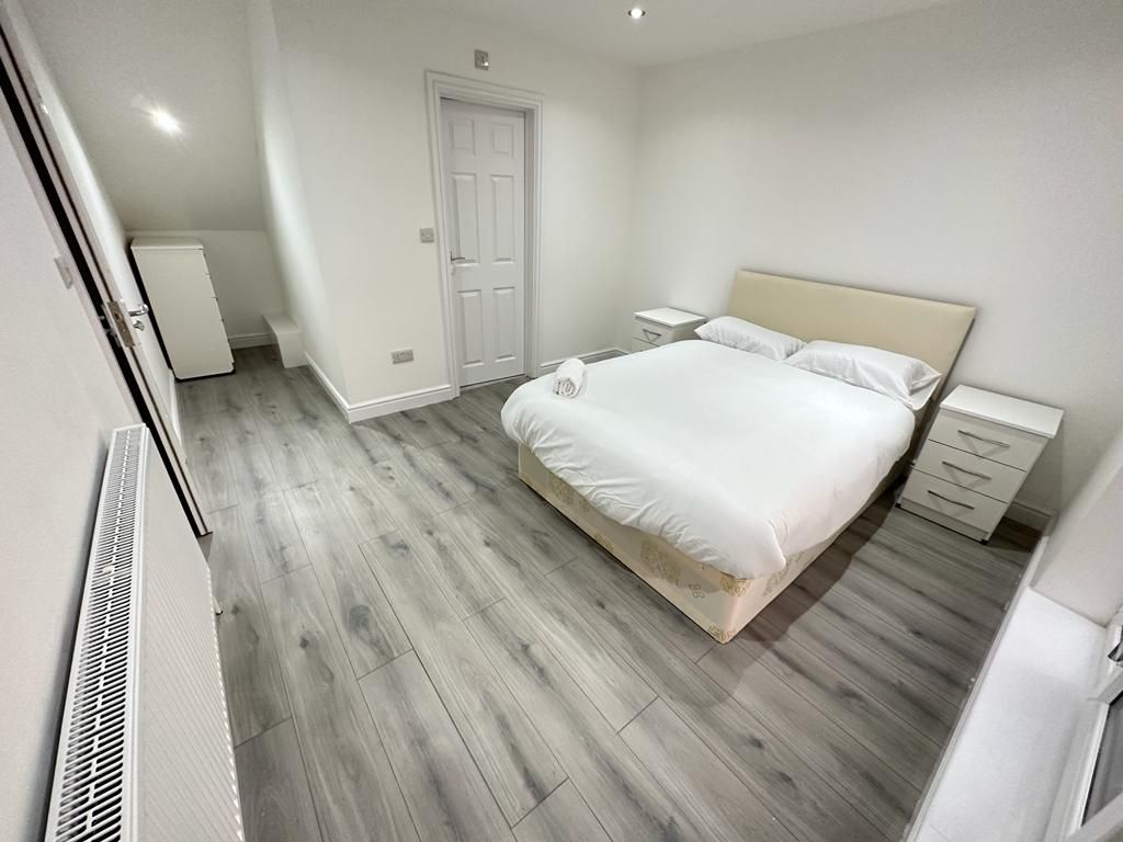 Room to rent in Ruislip Road, Northolt UB5, £1,100 pcm
