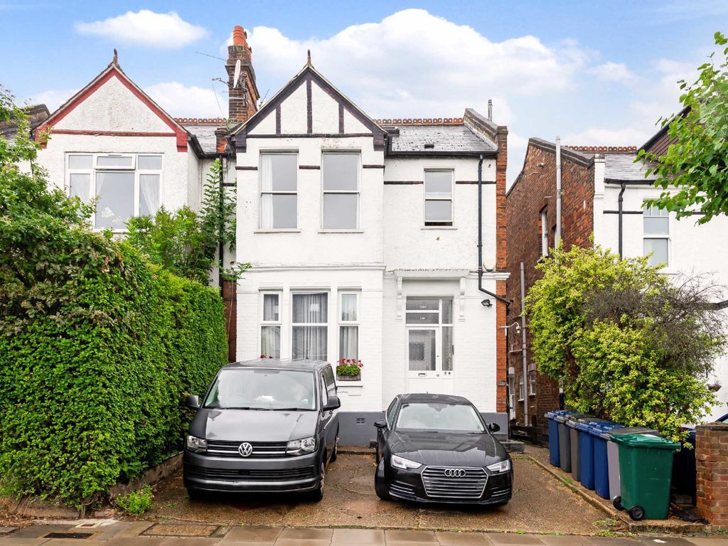 3 bed flat for sale in Sunny Gardens Road, London NW4, £450,000