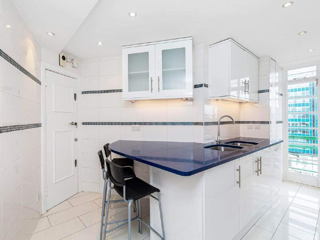 3 bed flat for sale in Gloucester Place, London NW1, £1,295,000