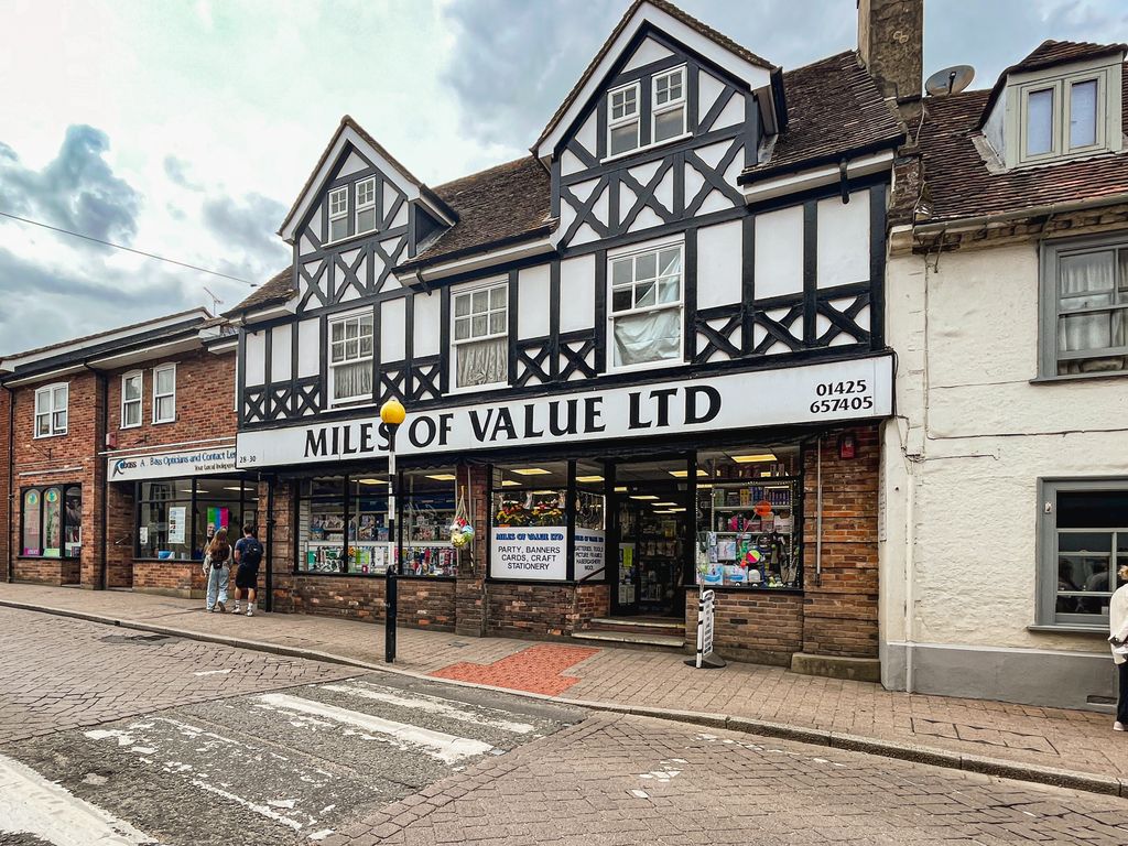 Retail premises to let in 28-30 High Street, Fordingbridge SP6, £14,000 pa