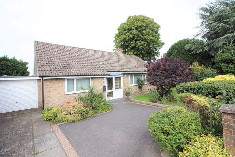 3 bed detached bungalow for sale in Limpsfield Road, Warlingham CR6, £600,000