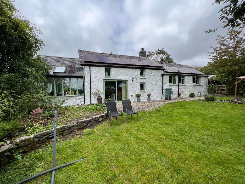 3 bed detached house for sale in Penuwch, Tregaron SY25, £429,950