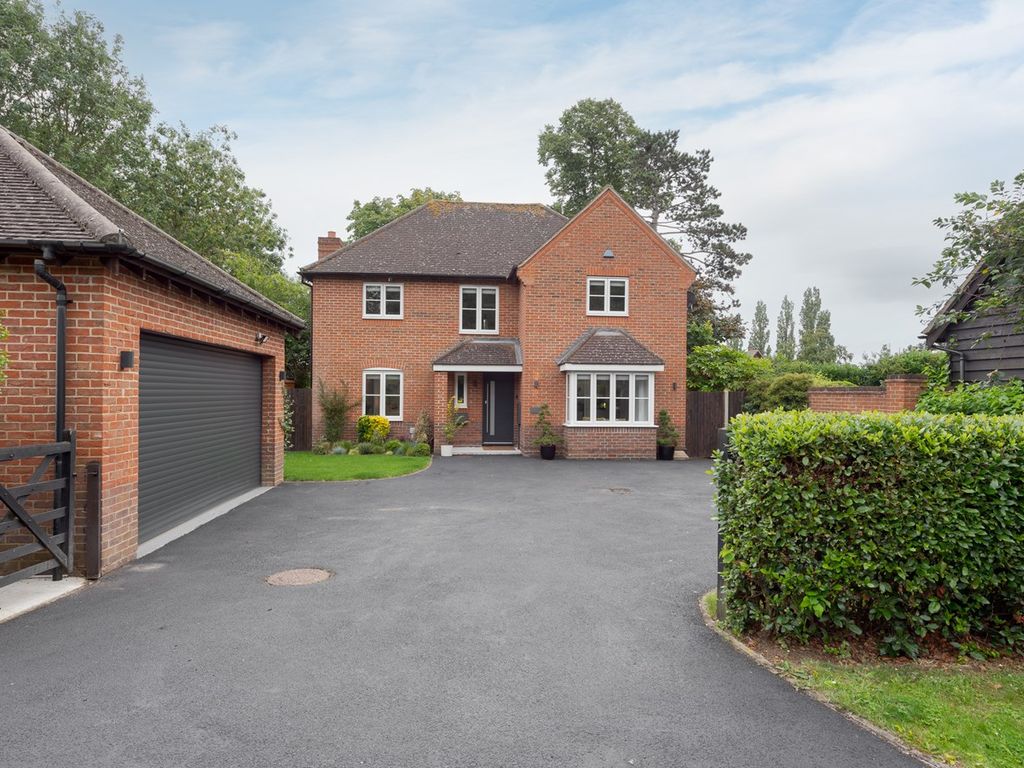 4 bed detached house for sale in Chestnut Avenue, Bromham, Bedfordshire MK43, £835,000