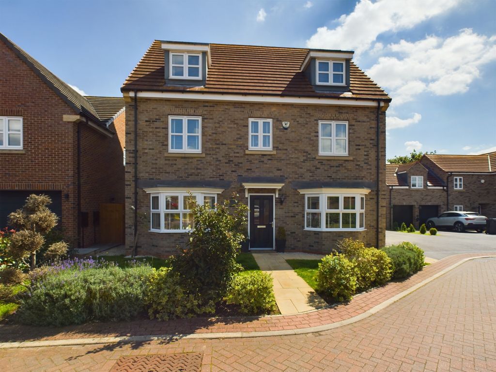 5 bed detached house for sale in Badgers Holt, Branton, Doncaster DN3, £528,000