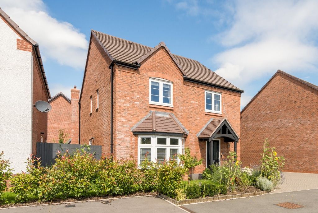 4 bed detached house for sale in Parker Close, Pinvin, Worcestershire WR10, £390,000