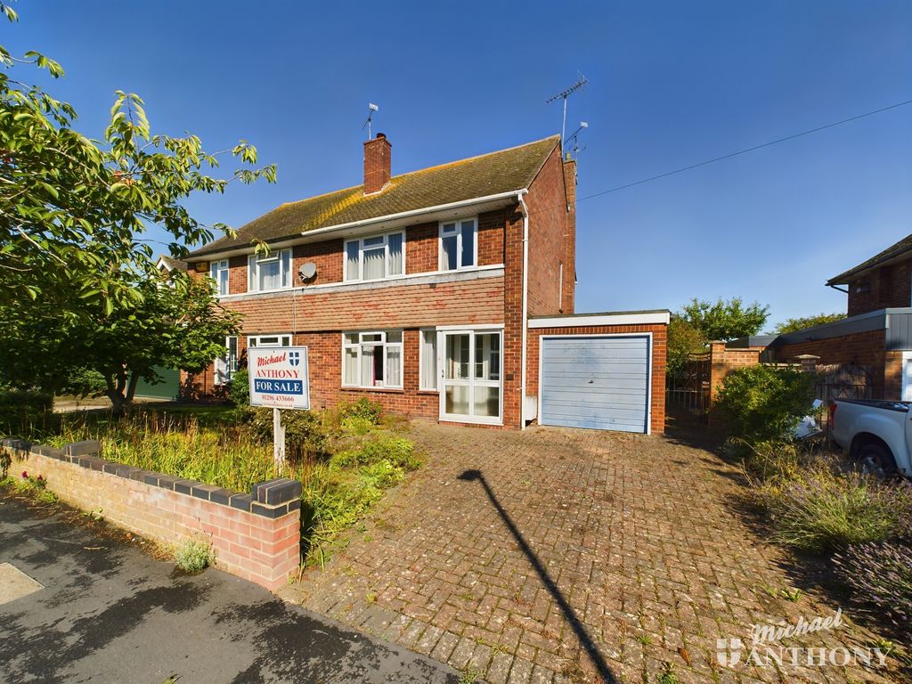3 bed semi-detached house for sale in Westmorland Avenue, Aylesbury HP21, £350,000
