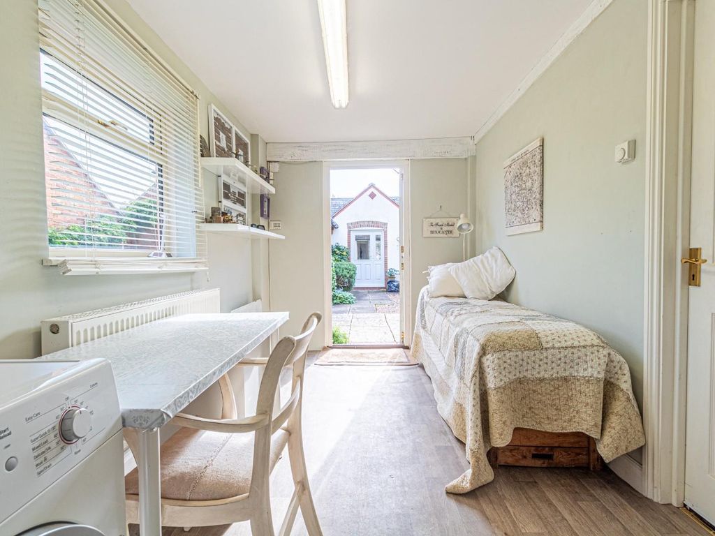 3 bed barn conversion for sale in Stoke Road, Stoke Hammond, Milton Keynes MK17, £700,000
