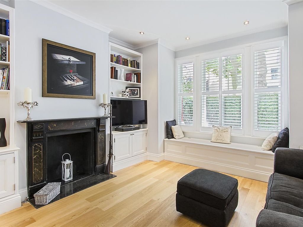 2 bed maisonette for sale in Niton Street, Fulham, London SW6, £700,000