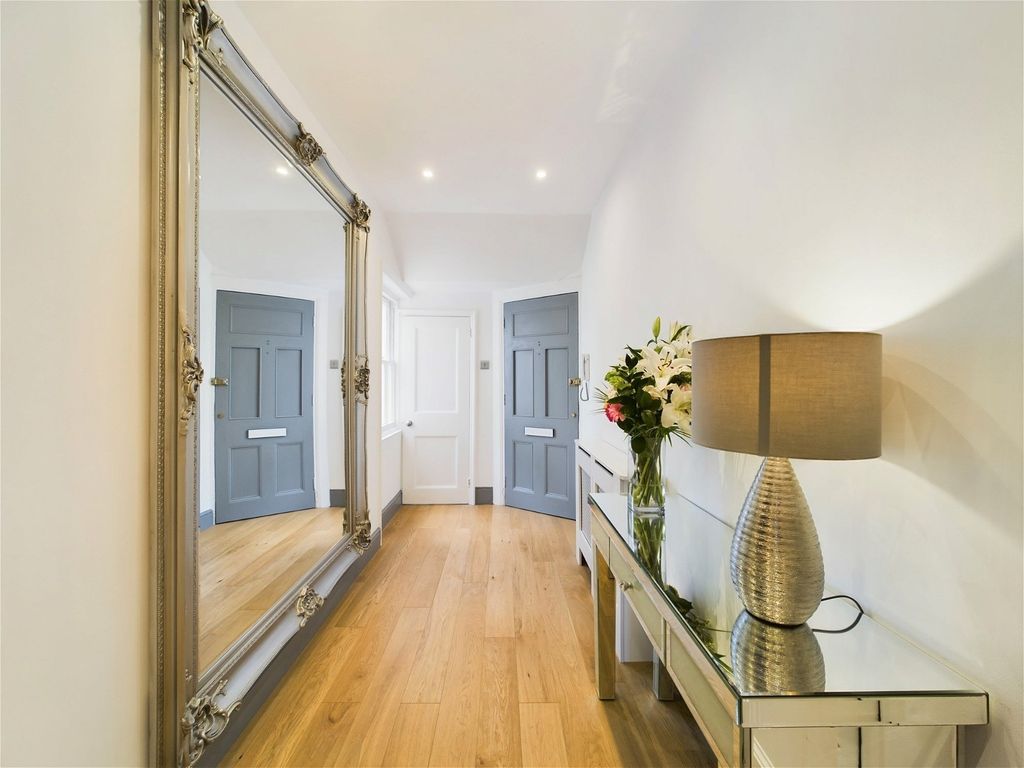 1 bed flat for sale in Sussex Square, Brighton BN2, £400,000