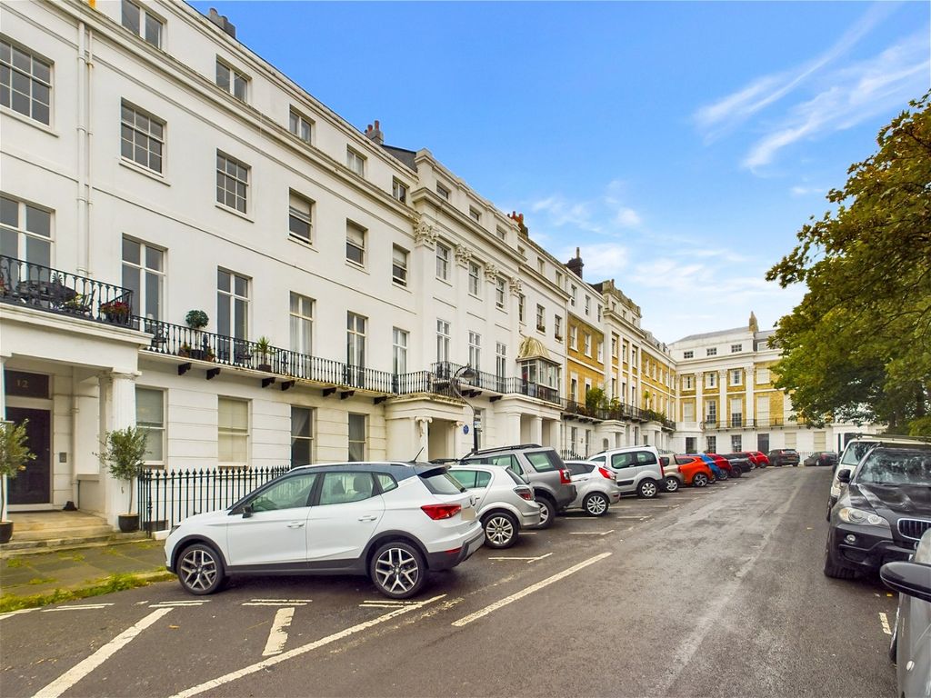 1 bed flat for sale in Sussex Square, Brighton BN2, £400,000