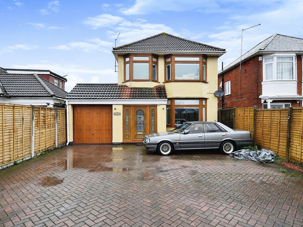 3 bed detached house for sale in Ringwood Road, Parkstone, Poole BH12, £400,000