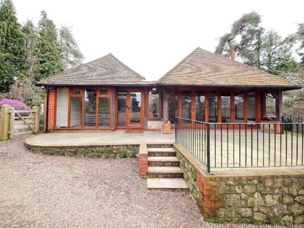 4 bed barn conversion to rent in Old Soar Road, Plaxtol, Sevenoaks TN15, £3,000 pcm