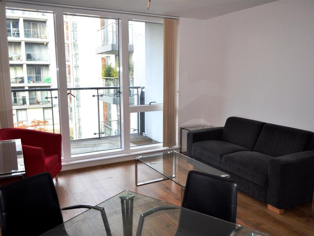 2 bed flat for sale in Golden Mile House, Gwq TW8, £380,000