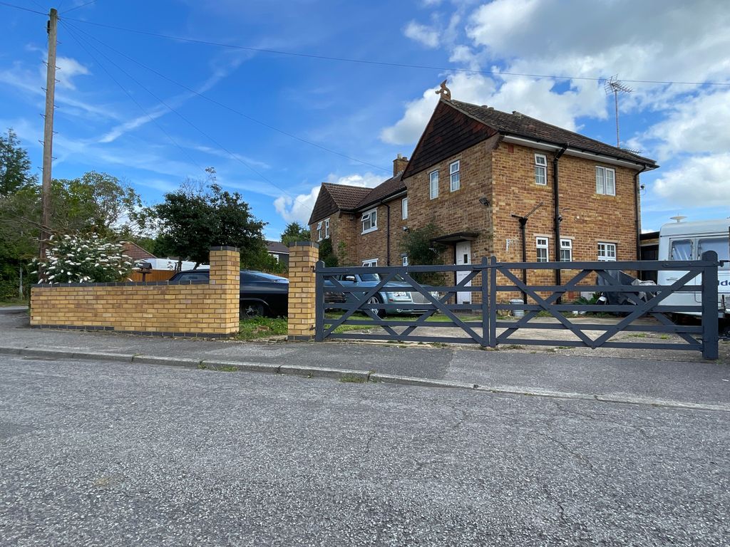 3 bed semi-detached house for sale in Choseley Close, Knowl Hill, Reading, Berkshire RG10, £475,000