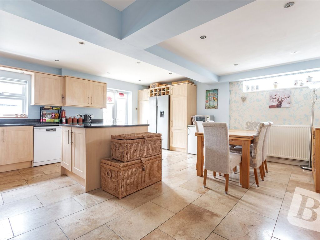 3 bed detached house for sale in Pettits Lane, Romford RM1, £650,000