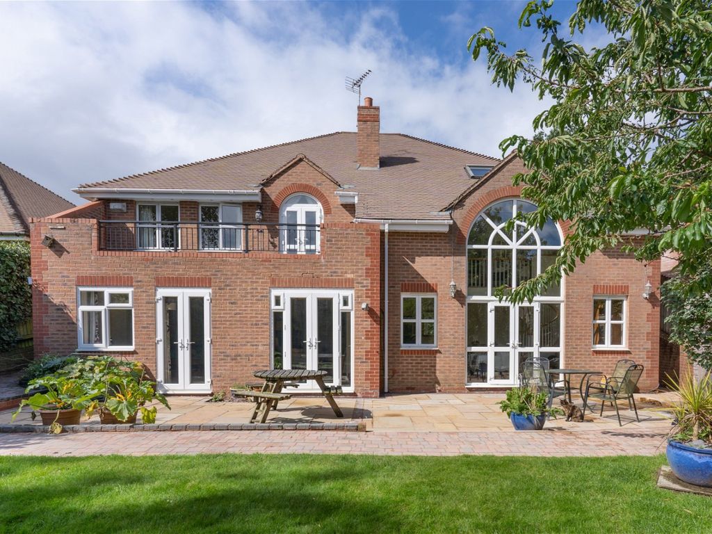 5 bed detached house for sale in Edgewood Drive, Barnt Green B45, £900,000