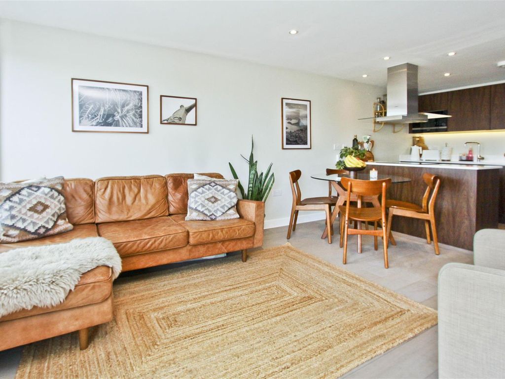 3 bed flat for sale in Field End Road, Eastcote HA4, £475,000