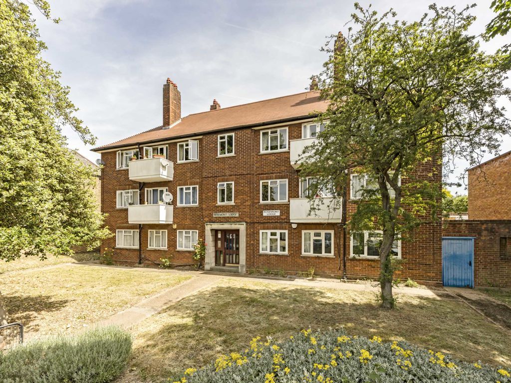 2 bed flat for sale in Rosemont Road, London W3, £485,000