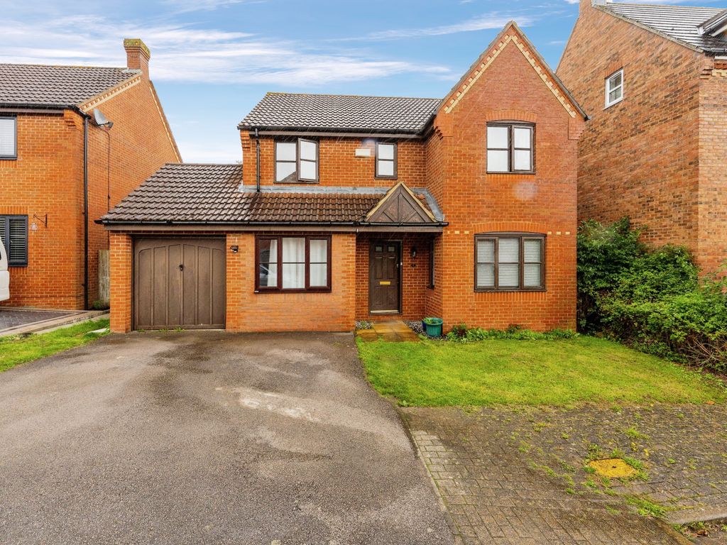 5 bed detached house for sale in Sultan Croft, Shenley Brook End, Milton Keynes MK5, £525,000