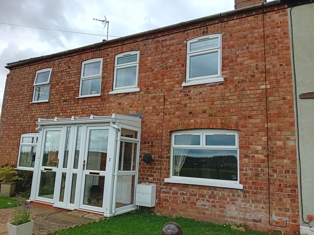 3 bed terraced house to rent in Railway Cottages, Boston Road, Sleaford NG34, £750 pcm