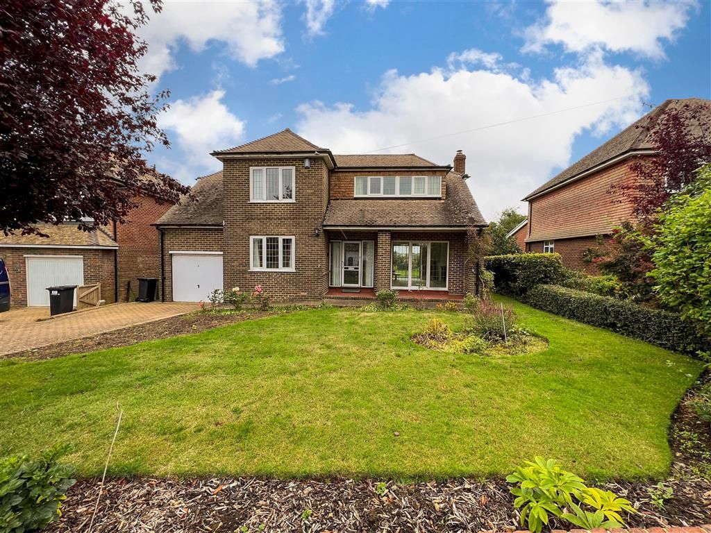 4 bed detached house for sale in Pitfield Drive, Meopham, Kent DA13, £800,000