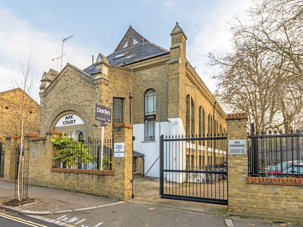 3 bed flat for sale in Alkham Road, London N16, £775,000