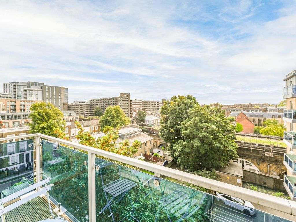 1 bed flat for sale in Glenthorne Road, Hammersmith, London W6, £450,000