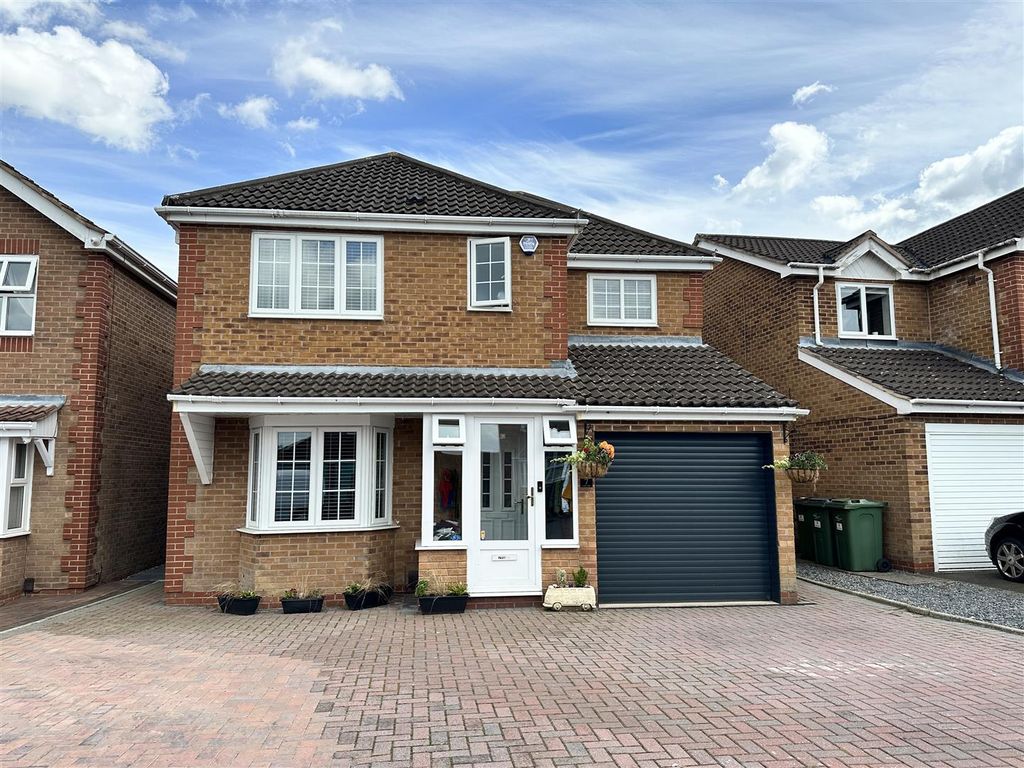 4 bed detached house for sale in Utah Close, Glenfield, Leicester LE3, £400,000