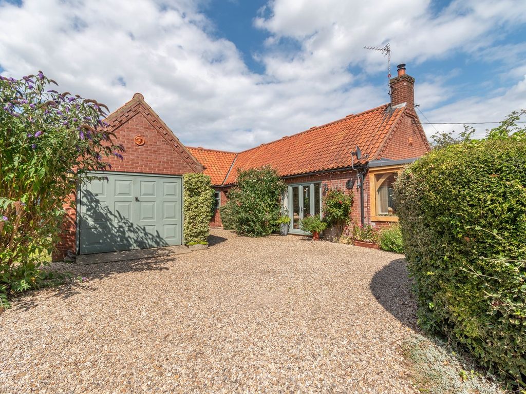 4 bed detached bungalow for sale in Wells Road, Stiffkey NR23, £650,000