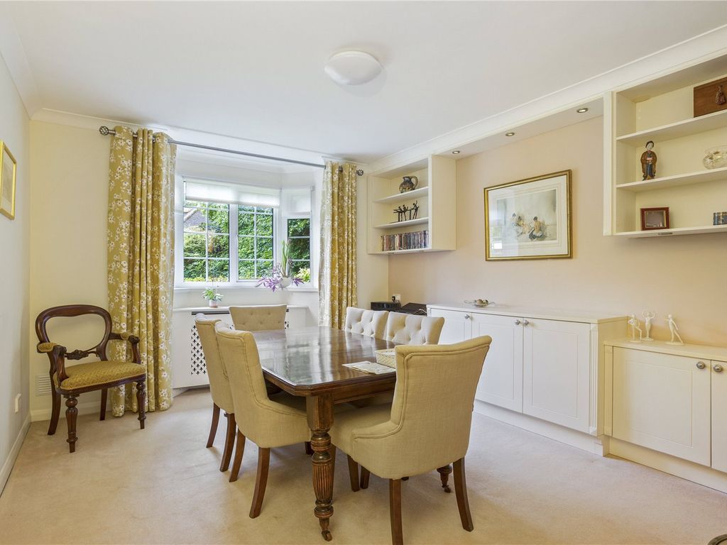3 bed flat for sale in Grove Road, Beaconsfield, Buckinghamshire HP9, £799,500