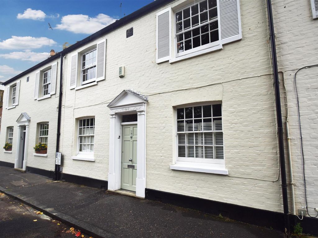 2 bed flat to rent in Chapel Road, Twickenham TW1, £2,250 pcm
