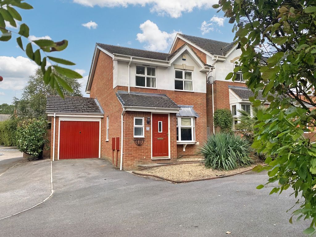 3 bed detached house for sale in Heathside Park, Camberley GU15, £500,000