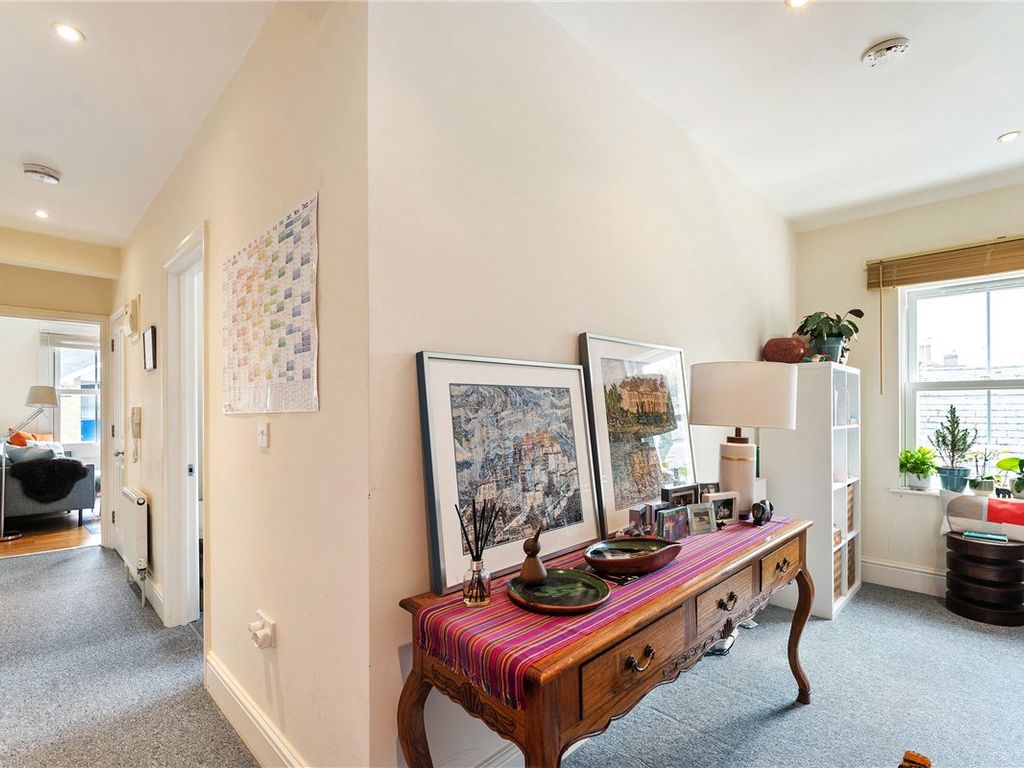 2 bed flat for sale in Blossom Street, Cambridge CB1, £450,000