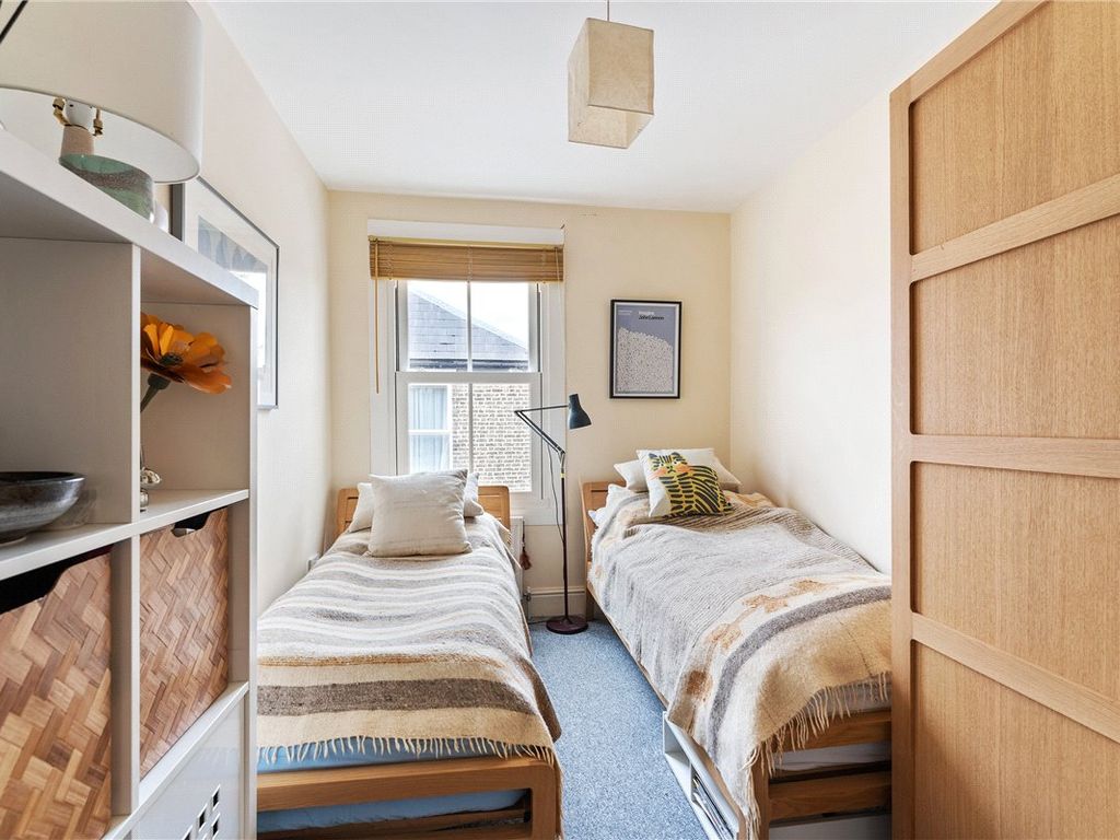 2 bed flat for sale in Blossom Street, Cambridge CB1, £450,000