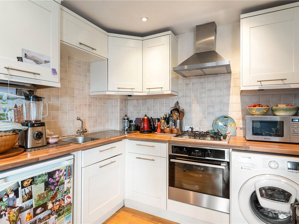 2 bed flat for sale in Blossom Street, Cambridge CB1, £450,000