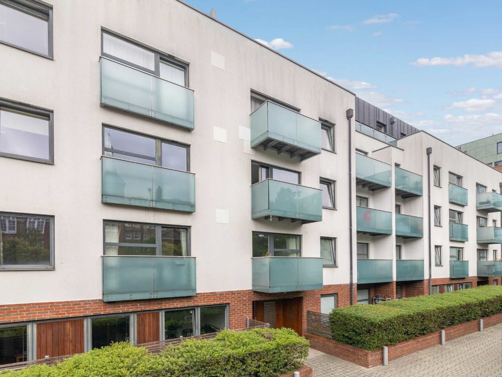 1 bed flat for sale in Tiltman Place, London N7, £370,000