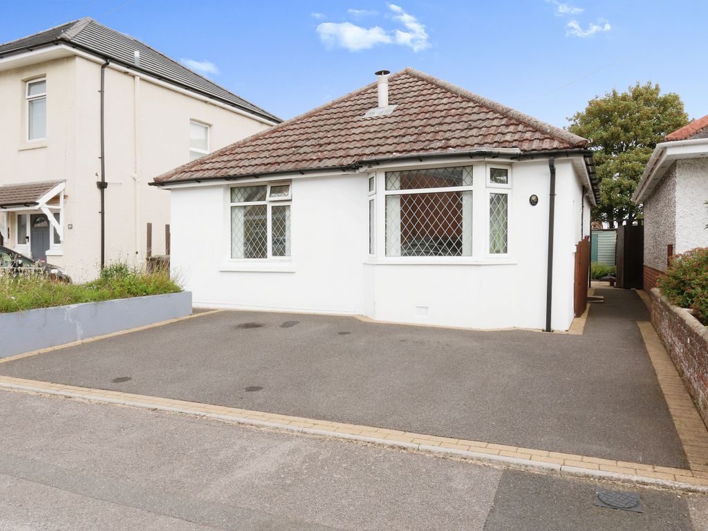 3 bed bungalow for sale in Bloomfield Avenue, Moordown, Bournemouth, Dorset BH9, £365,000