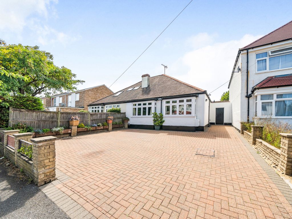 3 bed bungalow for sale in Langley Avenue, Worcester Park KT4, £620,000