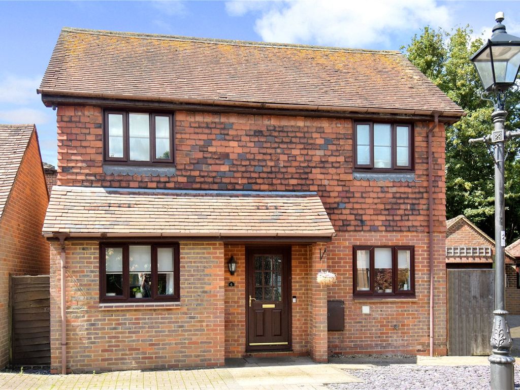 5 bed detached house for sale in George Street, Kingsclere, Newbury, Hampshire RG20, £485,000