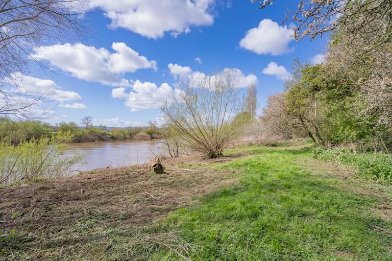 3 bed detached house for sale in Leafields, Ryall Lane, Ryall, Upton Upon Severn, Worcester, Worcestershire WR8, £675,000