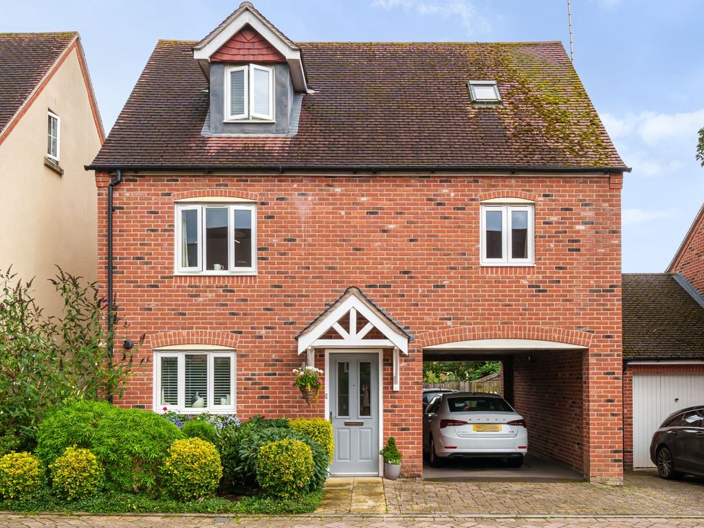 4 bed town house for sale in Augusta Way Central, East Anton, Andover SP11, £399,950