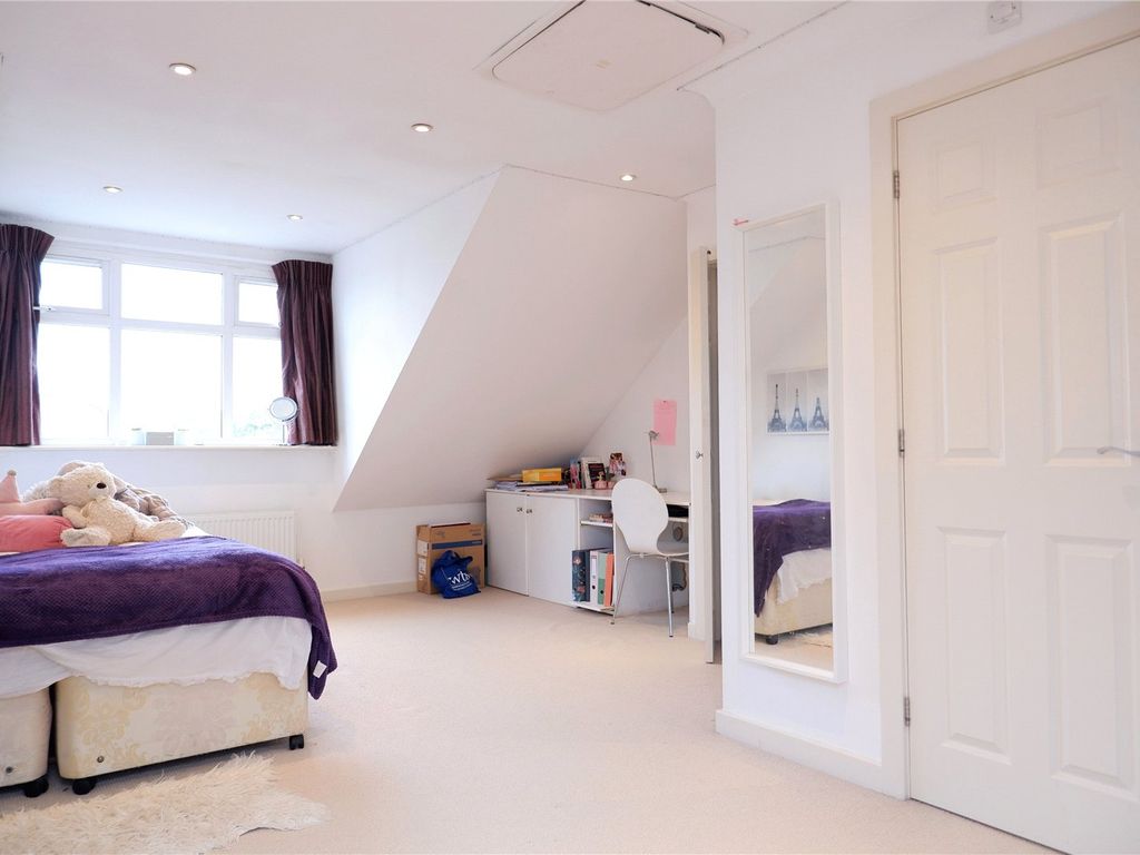 3 bed end terrace house for sale in Mulberry Close, Twyford, Reading, Berkshire RG10, £600,000